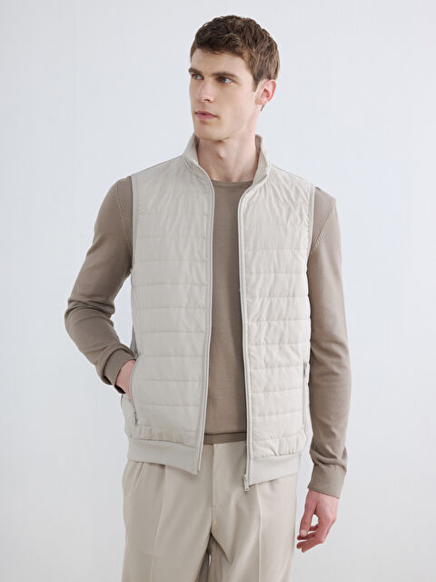 LCWAIKIKI Classic Dik Yaka Erkek Fermuarlı Yelek