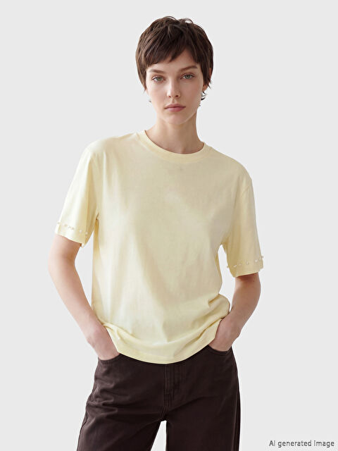 Soulife Bisiklet Yaka Boncuk İşlemeli Kadın Tişört