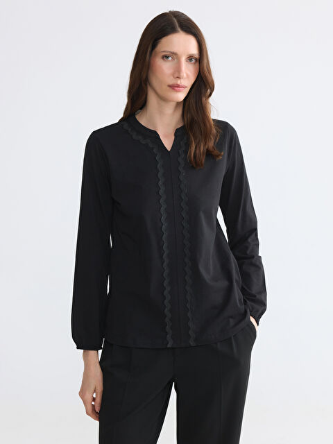 LCW Grace Kaçık Yaka Nakışlı Bluz