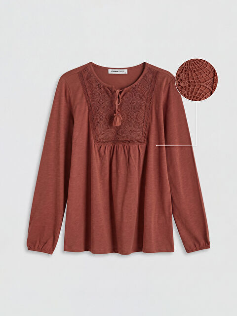 LCW Grace Bağlamalı Yaka Nakışlı Bluz