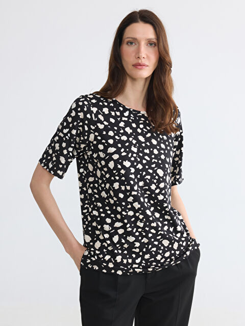 LCW Grace Bisiklet Yaka Desenli Kadın Tişört