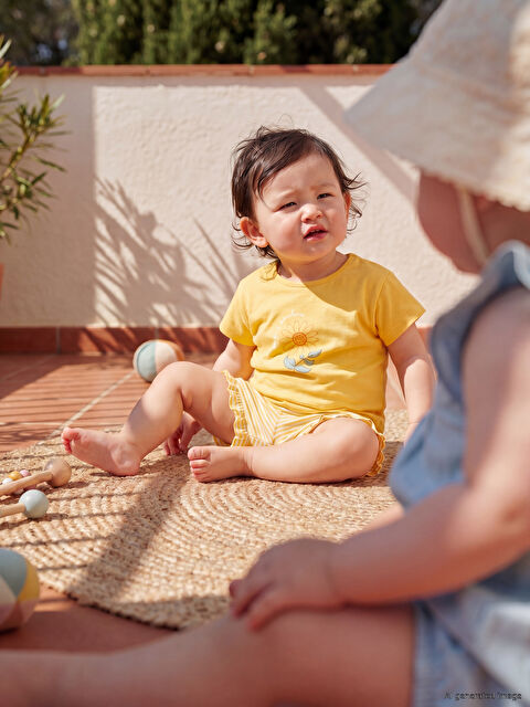LCW baby Çiçek Baskılı Kız Bebek Tişört ve Şort Takım