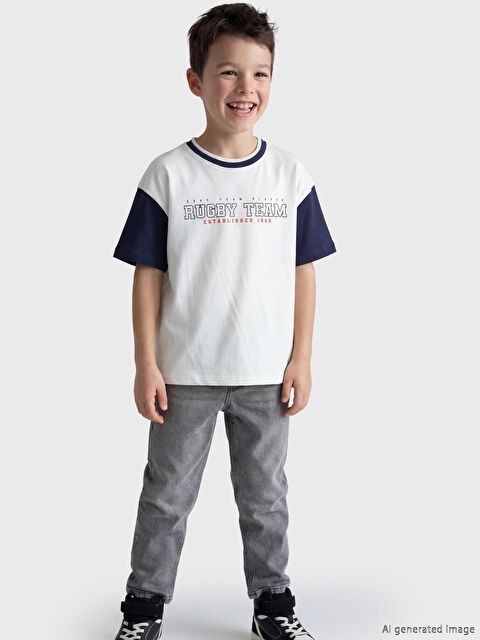 LCW Kids Bisiklet Yaka Baskılı Erkek Çocuk Tişört