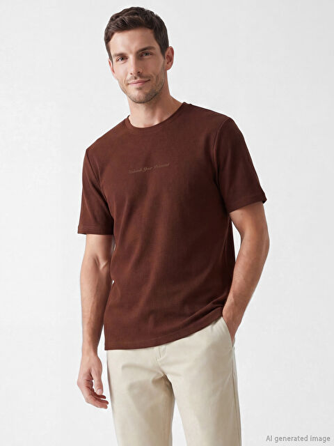 LCWAIKIKI Classic Bisiklet Yaka Nakışlı Fitilli Erkek Tişört