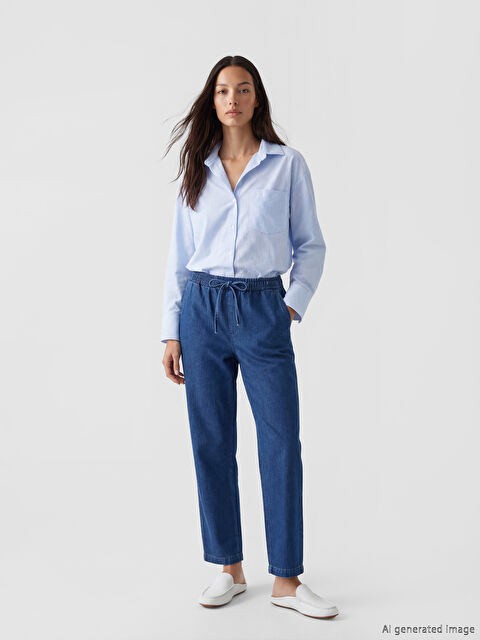 LCWAIKIKI Classic Beli Lastikli Mom Fit Kadın Jean Pantolon