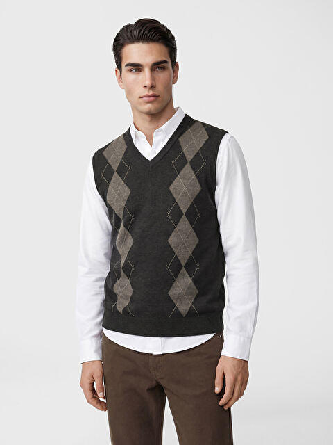 LCWAIKIKI Classic V Yaka Baklava Desenli Erkek Triko Süveter