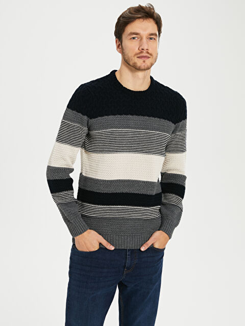 LCWAIKIKI Classic Полосатый трикотажный свитер с круглым вырезом - 9WR803Z8-FHL