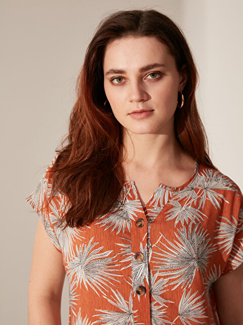 LCWAIKIKI Classic Blouse pour Femmes à Manches Courtes et Coupe Standard - 0S7859Z8-LR3