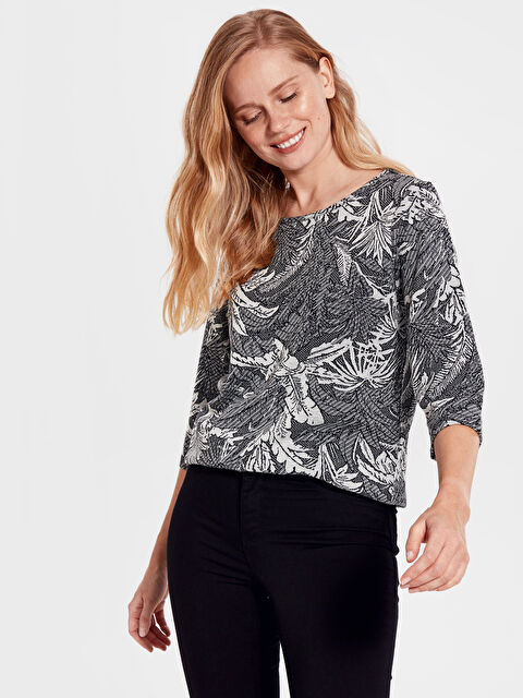 LCWAIKIKI Classic T-shirt pour Femmes à Encolure en V - 0SI023Z8-MKK