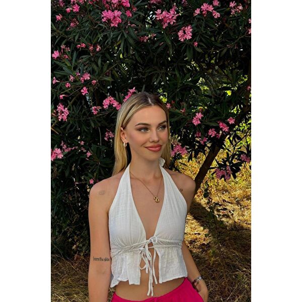 Kadın Siyah Boyundan Bağlamalı Sırtı Açık Keten Bluz HZL24S-ZK11081