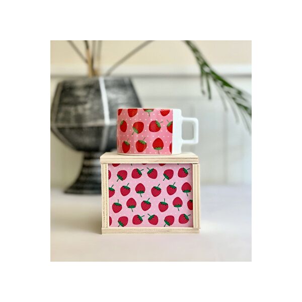 Çilek Tasarımlı Kutulu Kupa