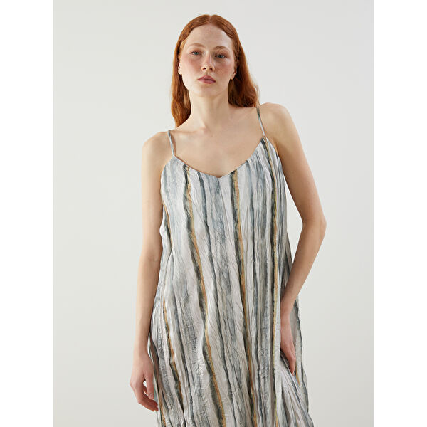 V Yaka Çizgili İp Askılı Saten Elbise