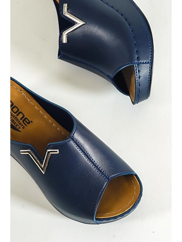 6145 Kadın Dolgu Topuklu V Toka Terlik - Görsel 2