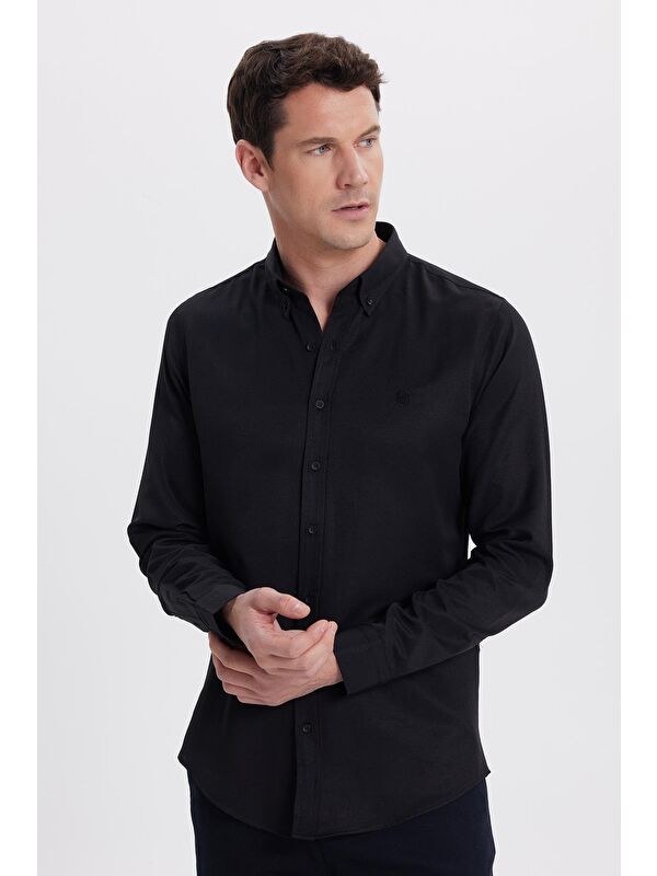 TUDORS Erkek Slim Fit Dar Kesim Düz Oxford Armalı  Düğmeli Yaka Siyah Spor Gömlek