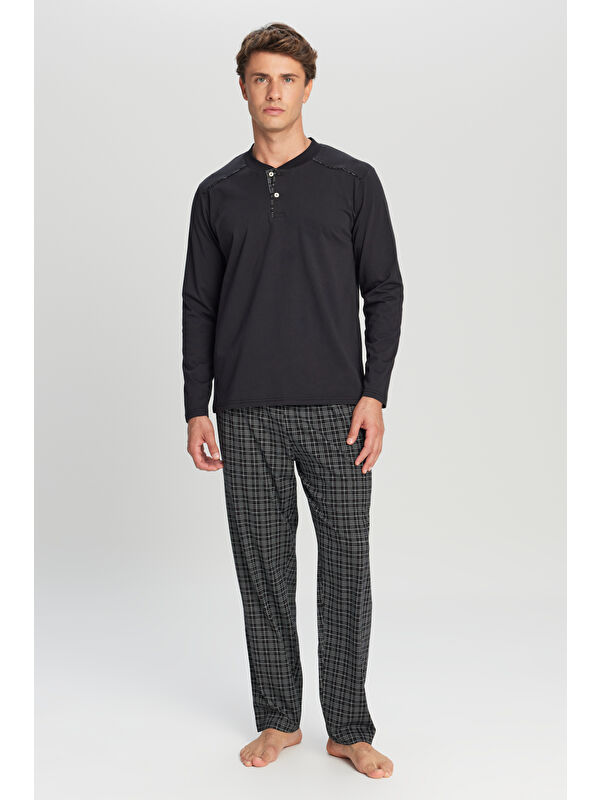 AC&Co / Altınyıldız Classics Erkek Siyah %100 Pamuk Standart Fit Hakim Yaka Desenli Cepli Pijama Takımı