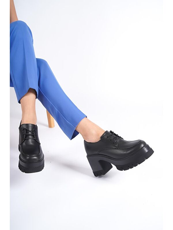 Yuvarlak Burunlu Bağcıklı Orta Topuklu Ayakkabı - Görsel 5