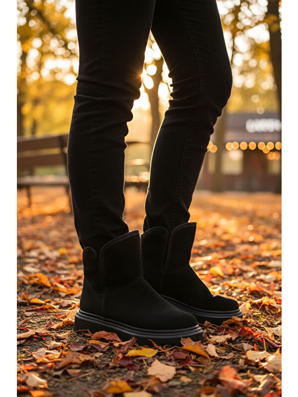 Siyah Süet İçi Kürklü Soğuğa Dirençli Kaymaz Kadın Bot 548038 Z - Görsel 4