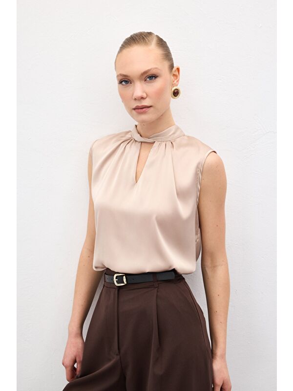 SATEEN Yaka Detaylı Saten Bluz - Bej