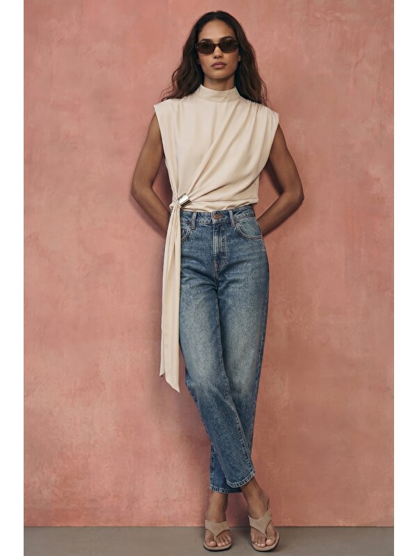 SATEEN Kuşak Detaylı Aksesuarlı Bluz - Bej