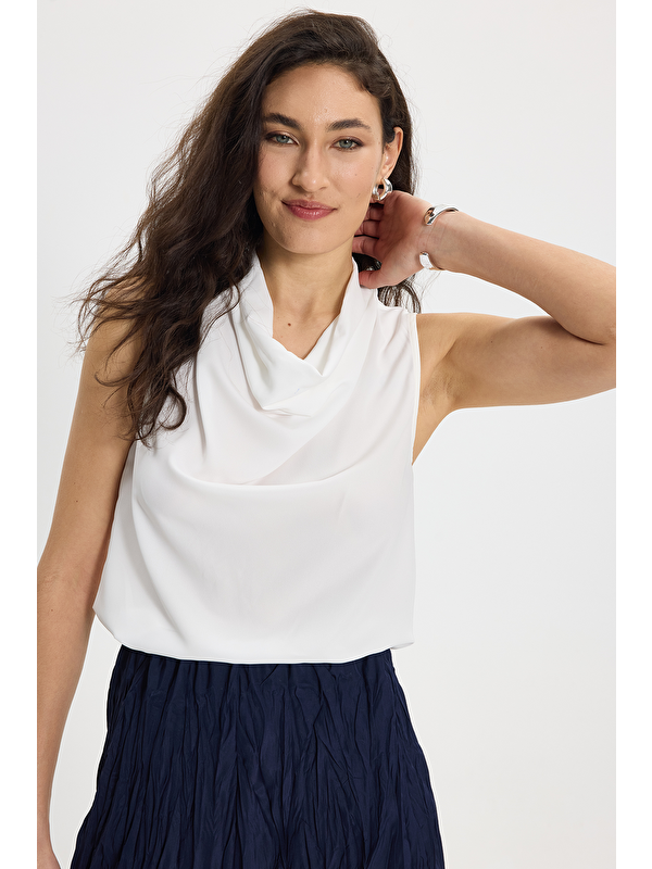 TUDORS Kadın Slim Fit Dar Kesim Degaje Yaka Kolsuz Ekru Kruvaze Bluz