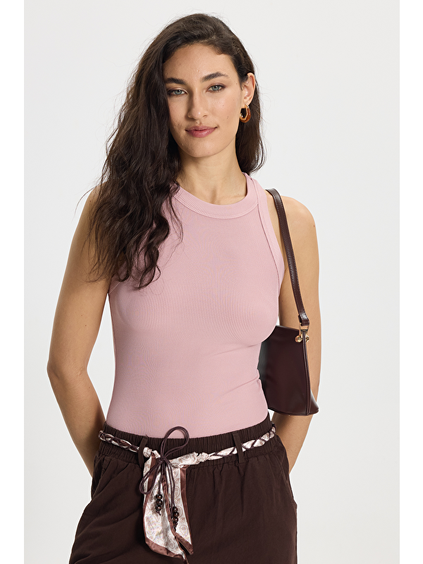 TUDORS Kadın Slim Fit Dar Kesim Bisiklet Yaka Fitilli Görünümlü Askılı Elastanlı Pudra Rengi Bluz Atlet