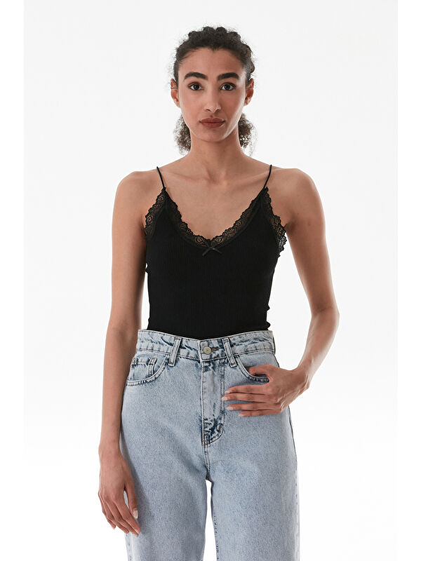 Fullamoda Fitilli Dantelli Kurdele Detaylı Çıtçıtlı Body
