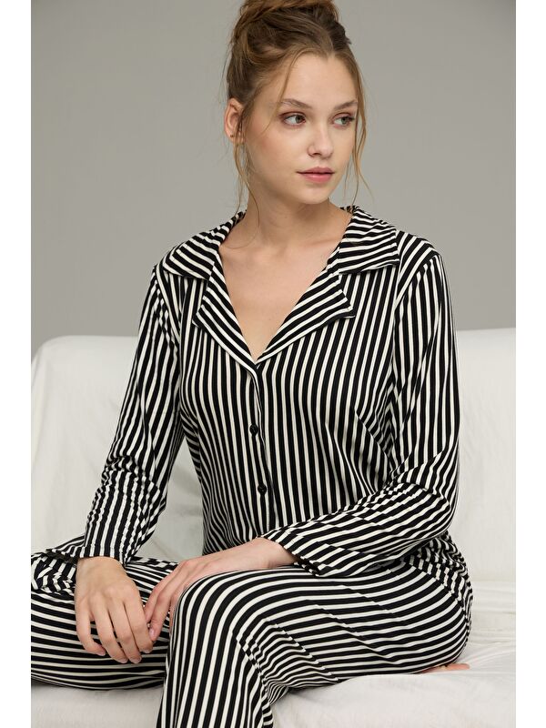 Siyah İnci Siyah Beyaz Çizgi Desenli Gömlek Yaka Düğmeli Milan Örme Pijama Takım25224032