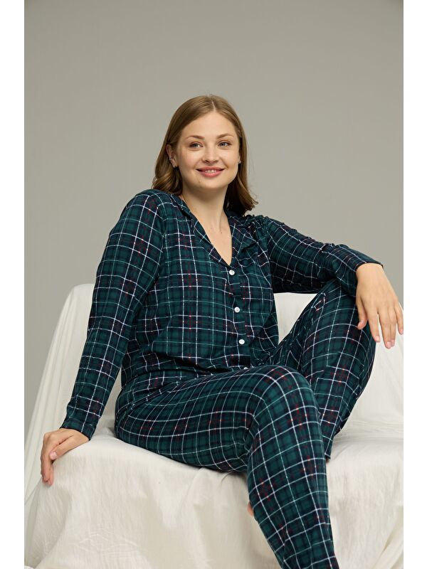 Siyah İnci Yeşil Desenli Büyük Beden Battal Boy Gömlek Yaka Düğmeli Milan Örme Pijama Takım25224336