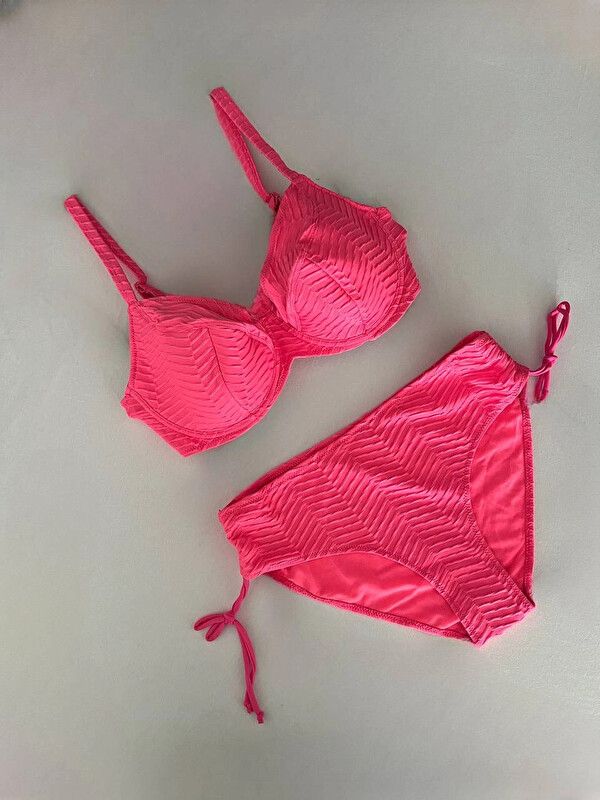 Hazelin Kadın Canlı Pembe Desenli Büyük Beden Astarlı Bikini Takım HZL25S-LC4004