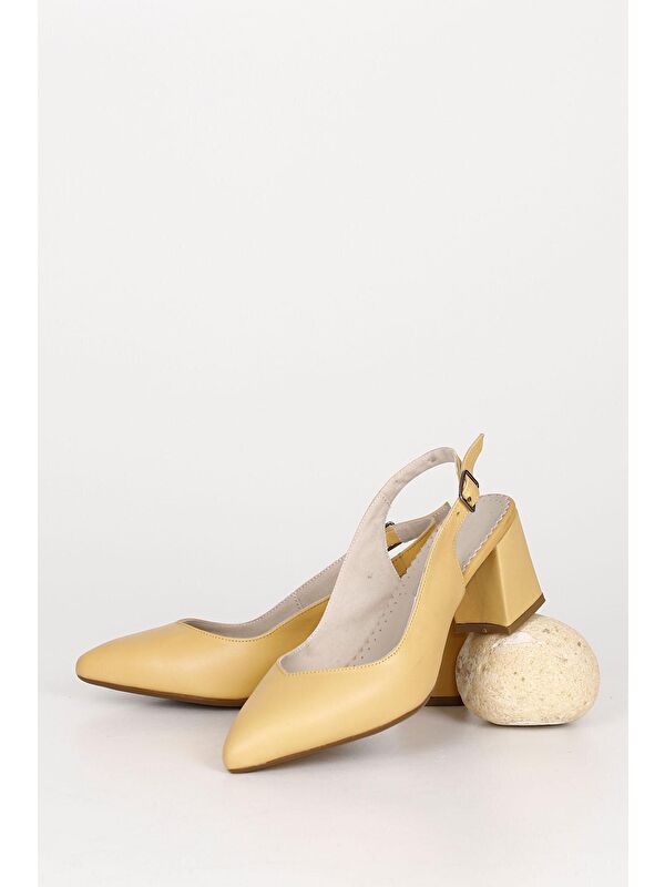 HARDAL SARI Hakiki Deri Sivri Burun Orta Kalın Topuklu Arkası Açık Kadın Yazlık Ayakkabı 24118 - Görsel 3