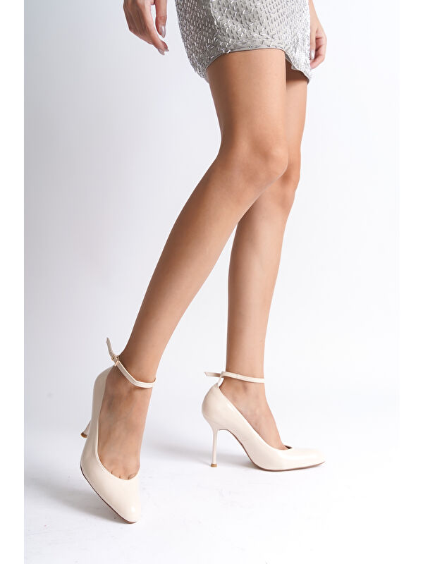 Capone Outfitters Bej Capone Outfitters Bilekten Bantli Yuvarlak Burunlu Yüksek Topuklu Kadın Ayakkabı