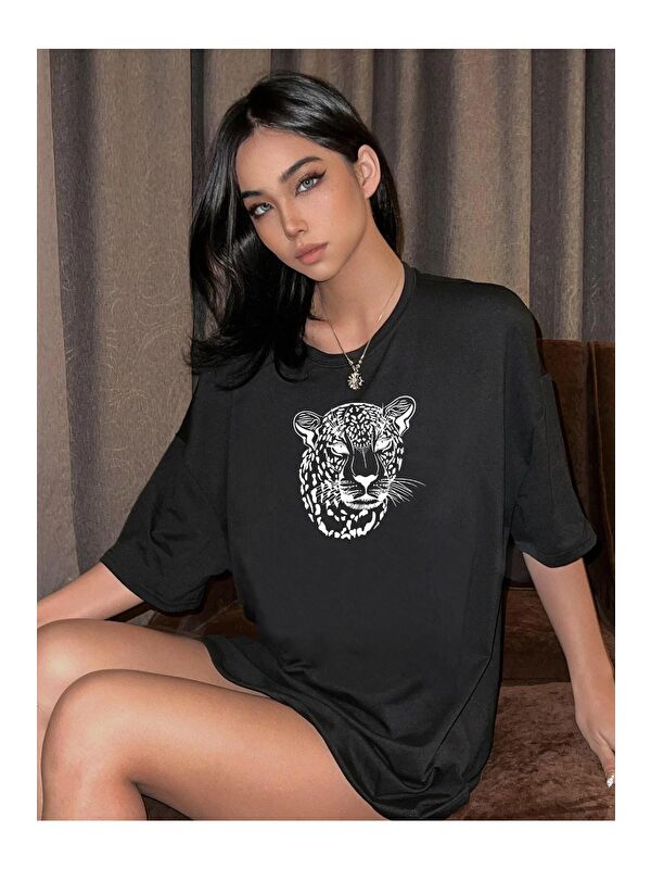Trendseninle Kadın Siyah Leopar Figür Baskılı Oversize Tişört
