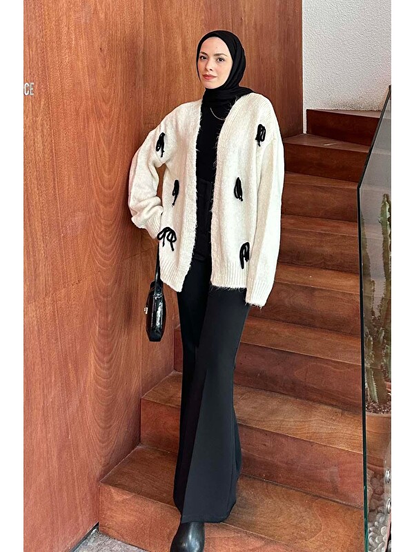 Lamelif Fiyonk Detaylı Hırka Krem