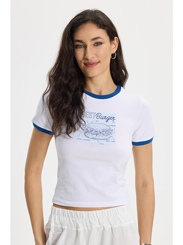 TUDORS Kadın Slim Fit Dar Kesim %100 Pamuk Bisiklet Yaka Kısa Kollu Baskılı Beyaz Tişört