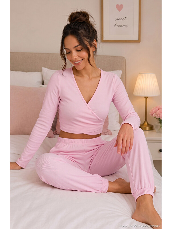 Lela V Yaka Kruvaze Bağlamalı Crop Üst ve Jogger Alt Kadın Pijama Takımı 65780019