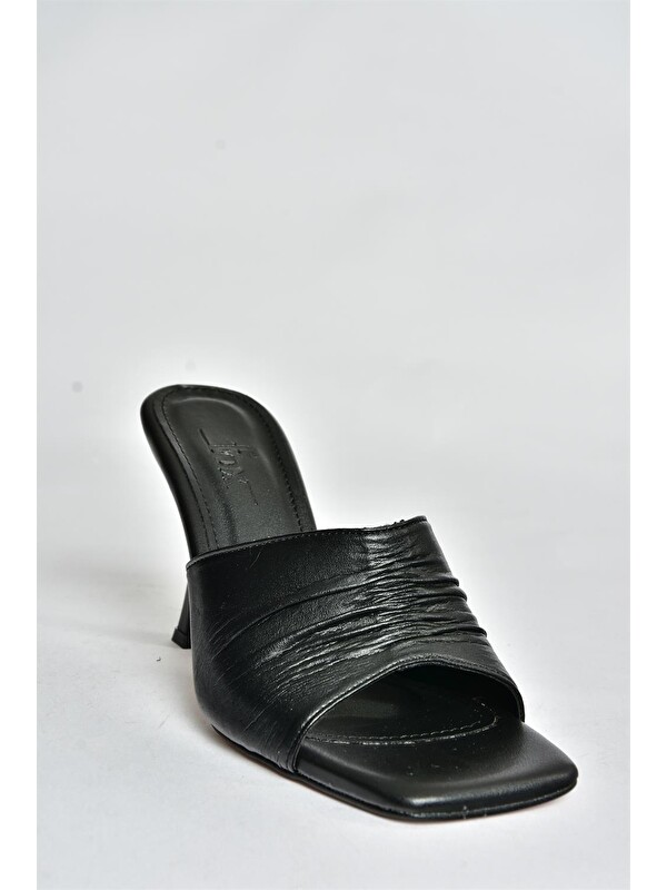 Fox Shoes P590233809 Siyah Kadın Terlik