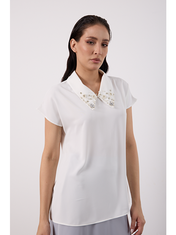 Pera Moda Beyaz İç Göstermeyen Yakası İnci ve Taşlı Kısa Kollu Kadın Gömleği - S000398283-20063