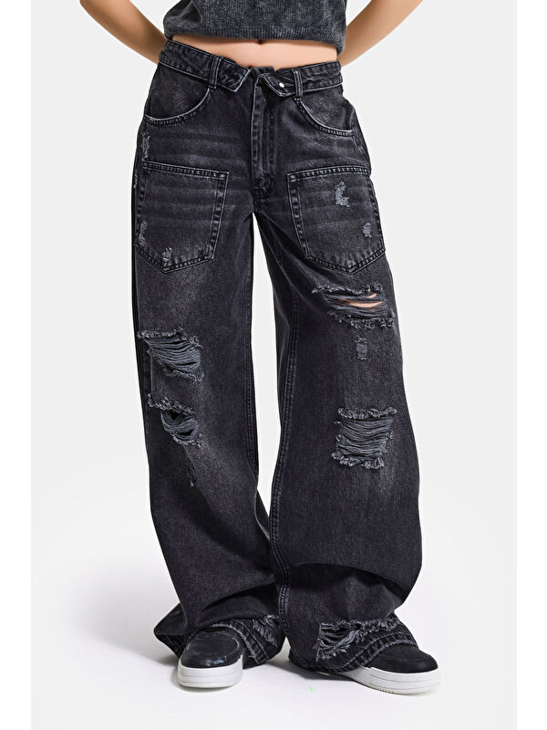 It's Basic Kadın Koyu Füme 10s6-1 Süper Baggy Kemer ve Yırtık Detaylı Özel Tasarım Denim Jean