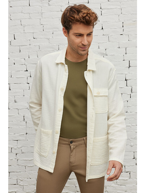 AC&Co / Altınyıldız Classics Erkek Bej Comfort Fit Rahat Kesim Gizli Düğmeli Yaka %100 Pamuk Gömlek Ceket