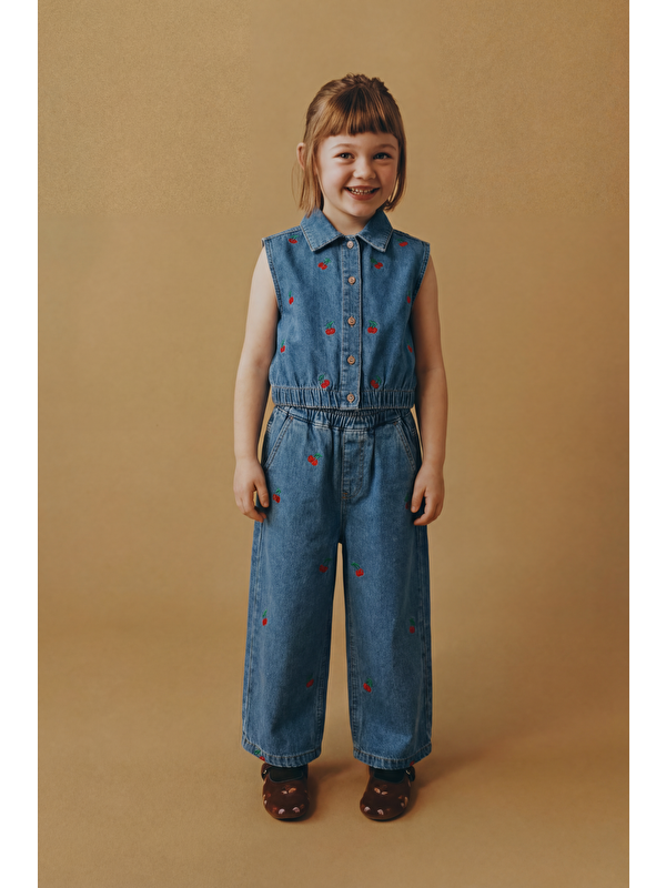 Magu Kız Çocuk Pamuklu Mavi Kiraz Nakışlı Denim Takım - Kolsuz Gömlek Yaka & Geniş Paça Pantolon