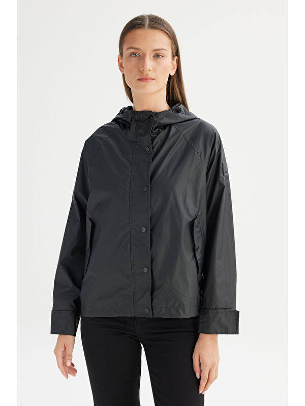 Wrangler Regular Fit Normal Kesim Kapüşonlu Siyah İnce Mont