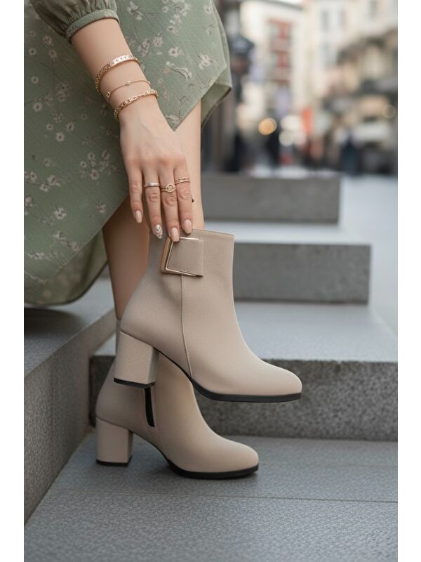 Kadın Atina Tokalı Bej Süet Kısa Bot - Görsel 4