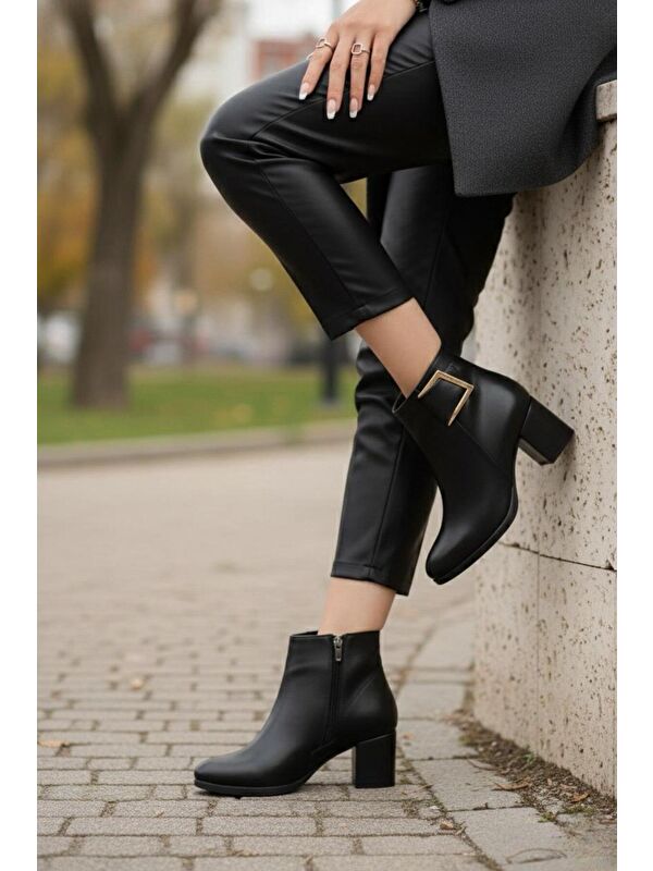 Kadın Atina Siyah Cilt Toka Detaylı Topuklu Kısa Bot - Görsel 4