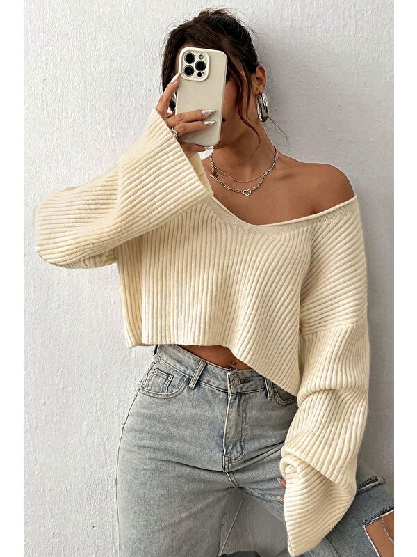 Gülseli V Yaka Crop Top Salaş Triko Bluz