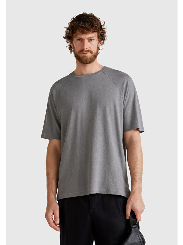 United Colors Of Benetton Erkek Antrasit Pamuk ve Keten Karışımlı Reglan Kol Relax Fit Tişört