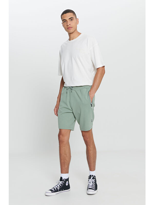 AC&Co / Altınyıldız Classics Erkek Taş Yeşili Standart Fit Normal Kesim Cepli Rahat Şort