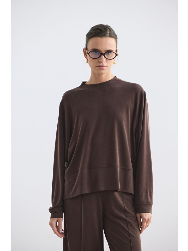 Kadriye Baştürk Modal Cupra Yırtmaçlı Kısa Sweatshirt Kahverengi