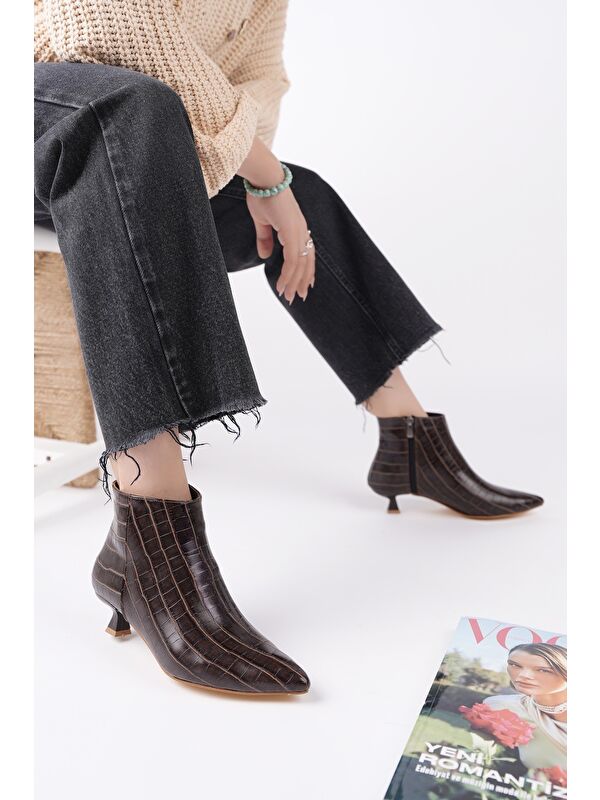 ÇAÇA Kroko Desenli Sivri Burun İnce Topuklu Fermuarlı Kadın Bot - Görsel 2