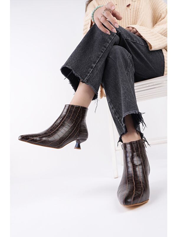 ÇAÇA Kroko Desenli Sivri Burun İnce Topuklu Fermuarlı Kadın Bot - Görsel 3