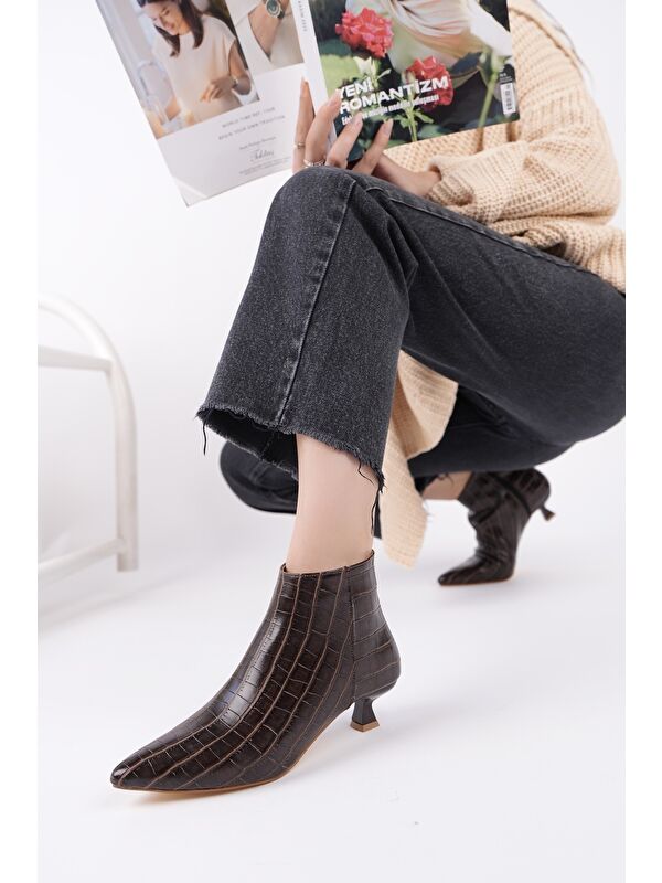 ÇAÇA Kroko Desenli Sivri Burun İnce Topuklu Fermuarlı Kadın Bot - Görsel 5